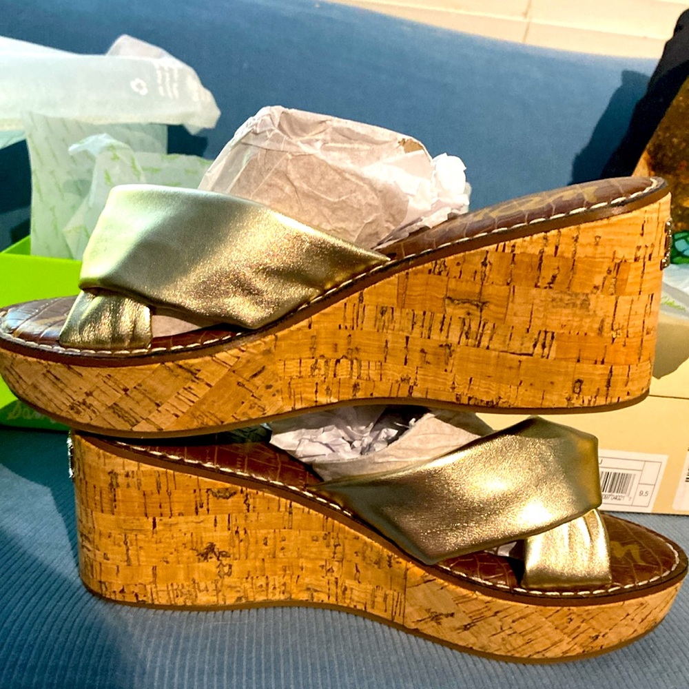 NWB-Sam Edelman, Gold 100% LEATHER Cross- Strap 3” Heel Sandals/Wedges - Picture 2 of 15